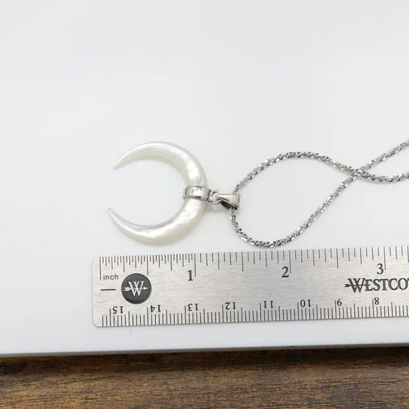 Bull Horn Moon crescent mother of pearl sterling silver pendant - Picture 3 of 5